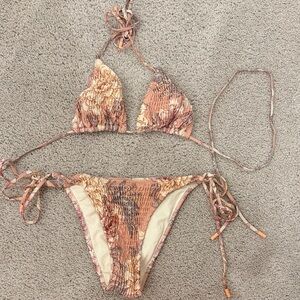 Triangl Floral Vinica
